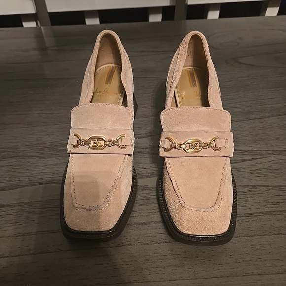 Sam Edelman Tan Loafers with Gold Accent - Picture 1 of 3